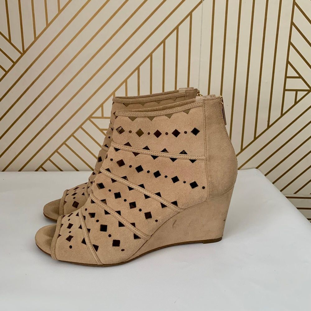 Michael Kors Uma leather Wedge die cut laser cut Sandal 9